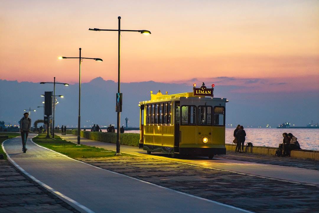 Türkiye kent yaşamı ve ulaşım haberleri için İzmir tramvayı ve sahil