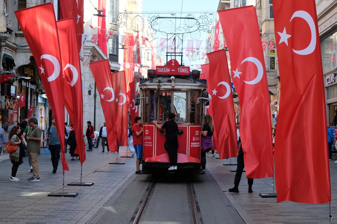 Türkiye kent ulaşımı ve kamusal yaşam haberleri için tramvay ve bayraklar